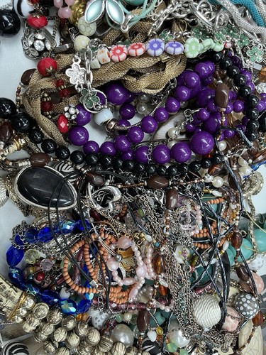 100 mixed necklaces preloved - 100,